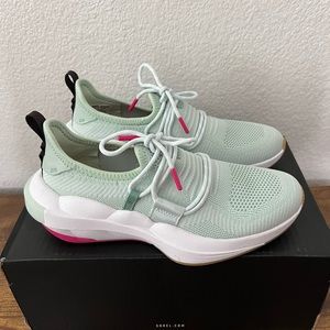 Sorel Explorer Defy Low - Women’s Sneakers Size 7